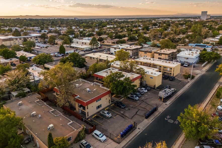 923 Alvarado Dr SE, Albuquerque, NM à vendre - Photo du bâtiment - Image 3 de 7