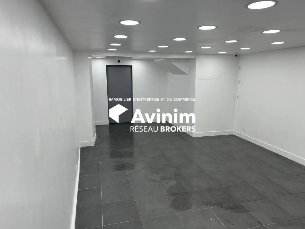 Retail in Palaiseau for lease Interior Photo- Image 1 of 5