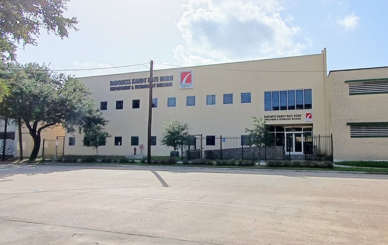 Owner-User Campus | 34,900SF | $5.1M portfolio of 2 properties for sale on LoopNet.ca Building Photo- Image 1 of 27