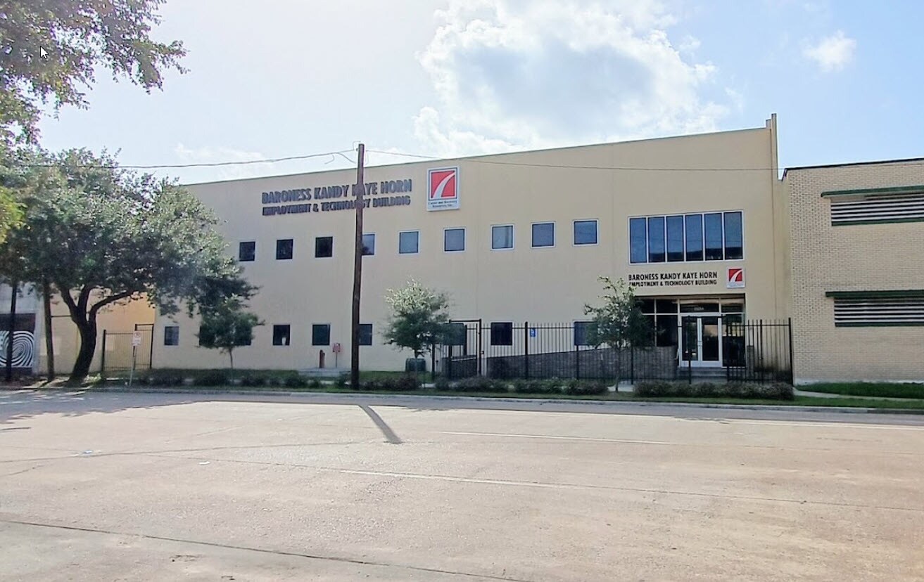 Owner-User Campus | 34,900SF | $5.1M portefeuille de 2 propriétés à vendre sur LoopNet.ca Photo du bâtiment- Image 1 de 27