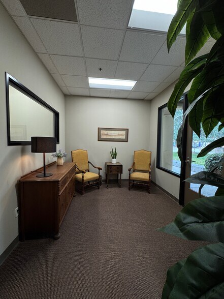 5256 S Mission Rd, Bonsall, CA à louer - Photo intérieure - Image 3 de 13