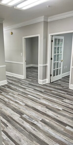 1290 Kennestone Cir, Marietta, GA for lease - Interior Photo - Image 3 of 10