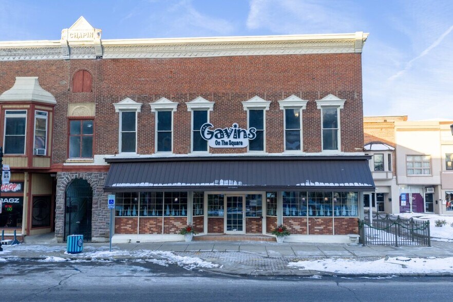 110 S Broadway St, New Philadelphia, OH à vendre - Photo du bâtiment - Image 2 de 27