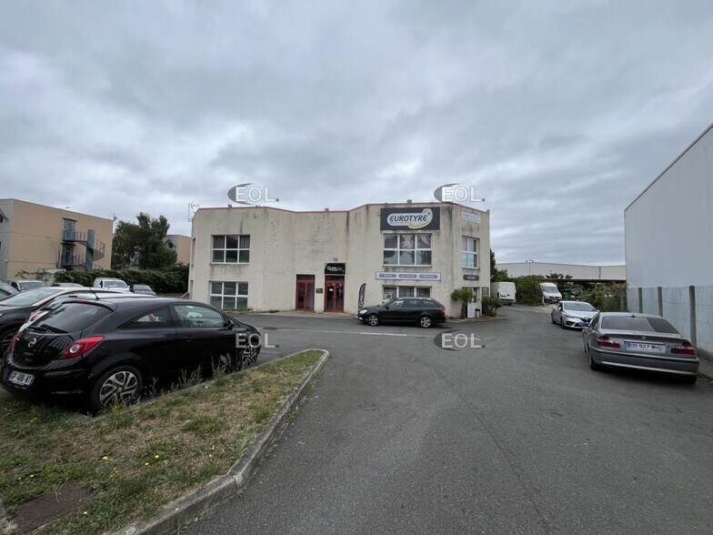 Local d'activités dans Les Mureaux à vendre - Photo du bâtiment - Image 1 de 5