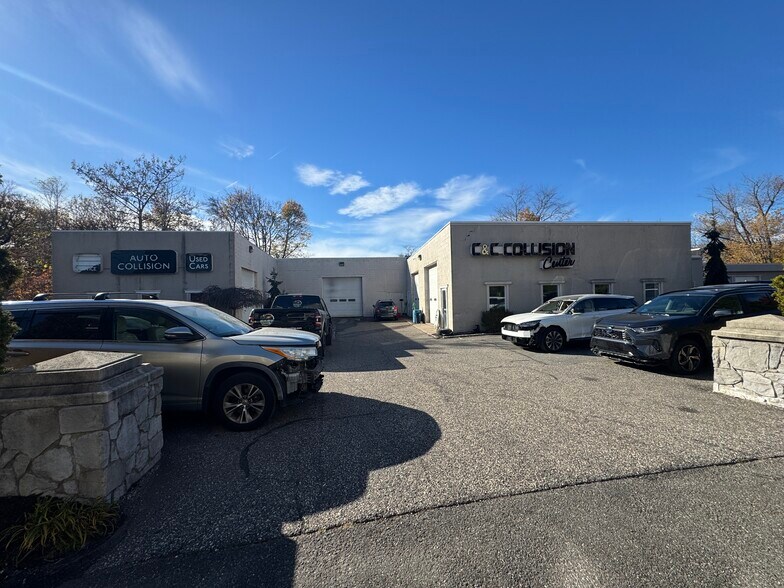 26 Texaco Ave, Port Jefferson, NY à vendre - Photo du bâtiment - Image 1 de 22