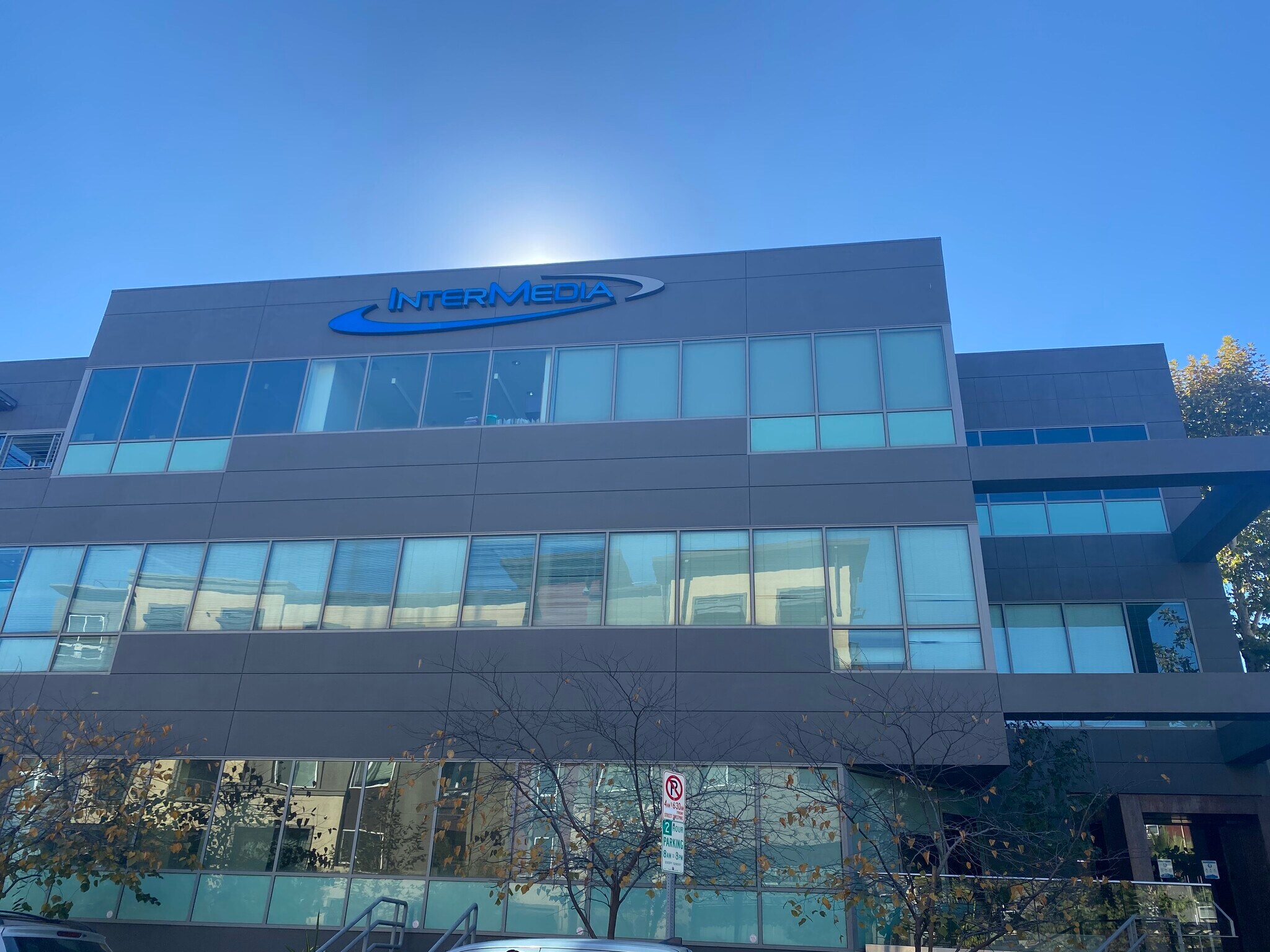 22120 Clarendon St, Woodland Hills, CA à louer Photo principale- Image 1 de 9