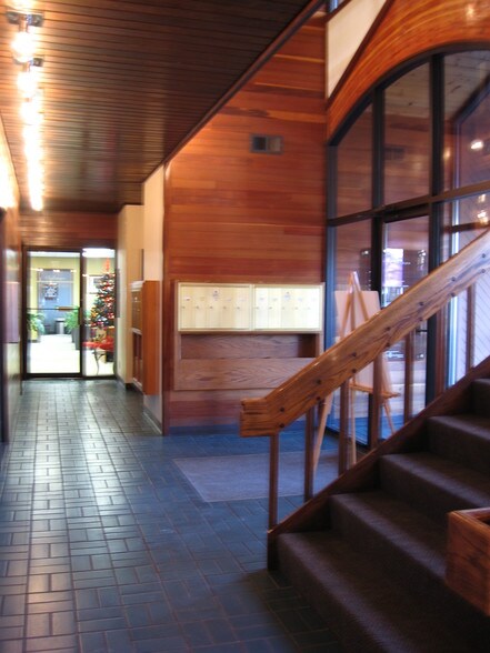 104 S Freya St, Spokane, WA à louer - Photo intérieure - Image 2 de 3