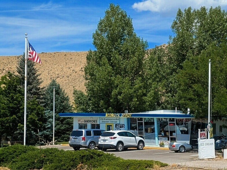 214 W Brontosaurus Blvd, Dinosaur, CO for sale - Primary Photo - Image 1 of 1