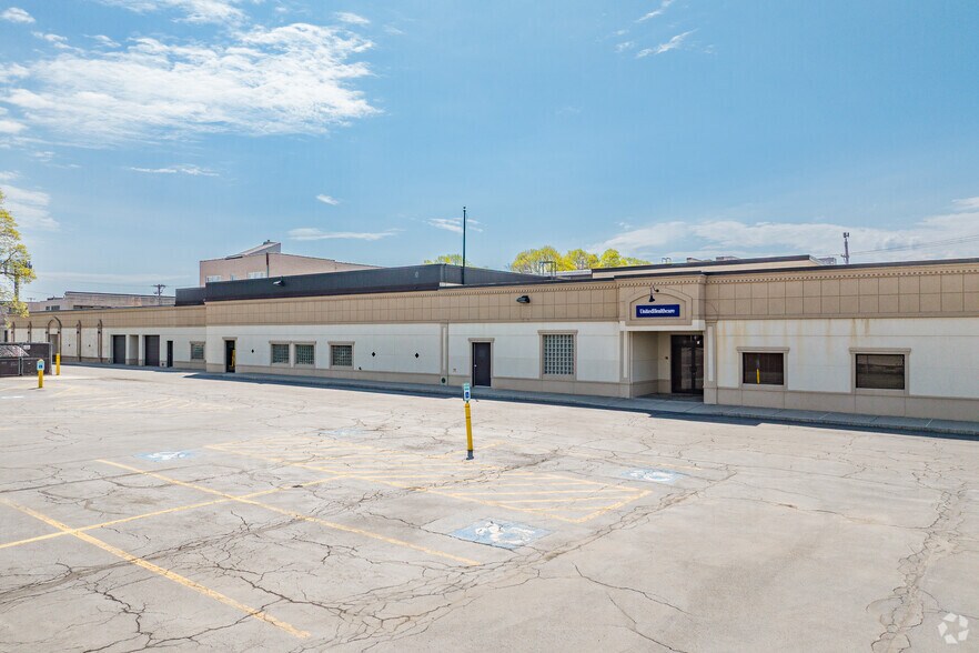 2401-2425 James St, Syracuse, NY à louer - Photo du bâtiment - Image 2 de 5