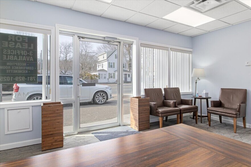 384 Washington St, Westwood, MA à louer - Photo intérieure - Image 2 de 11