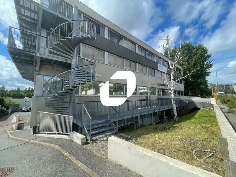 Office in Palaiseau for lease Building Photo- Image 1 of 11