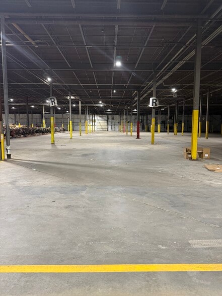 1000 N South Rd, Scranton, PA for lease - Building Photo - Image 3 of 21