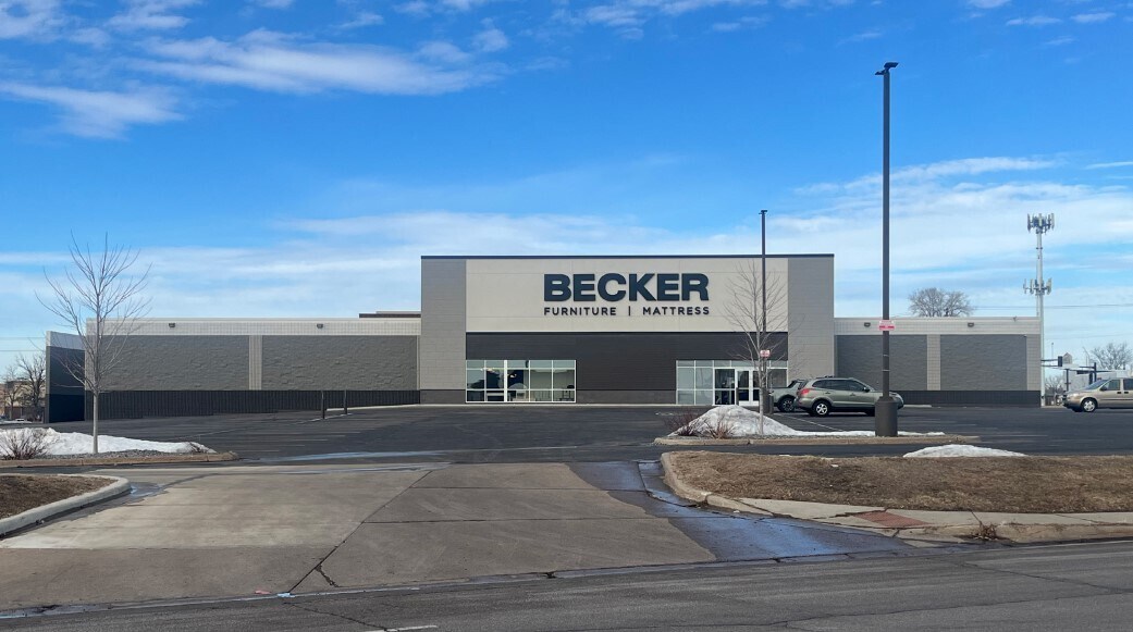 1852 County Road D E, Maplewood, MN à louer Photo du bâtiment- Image 1 de 6