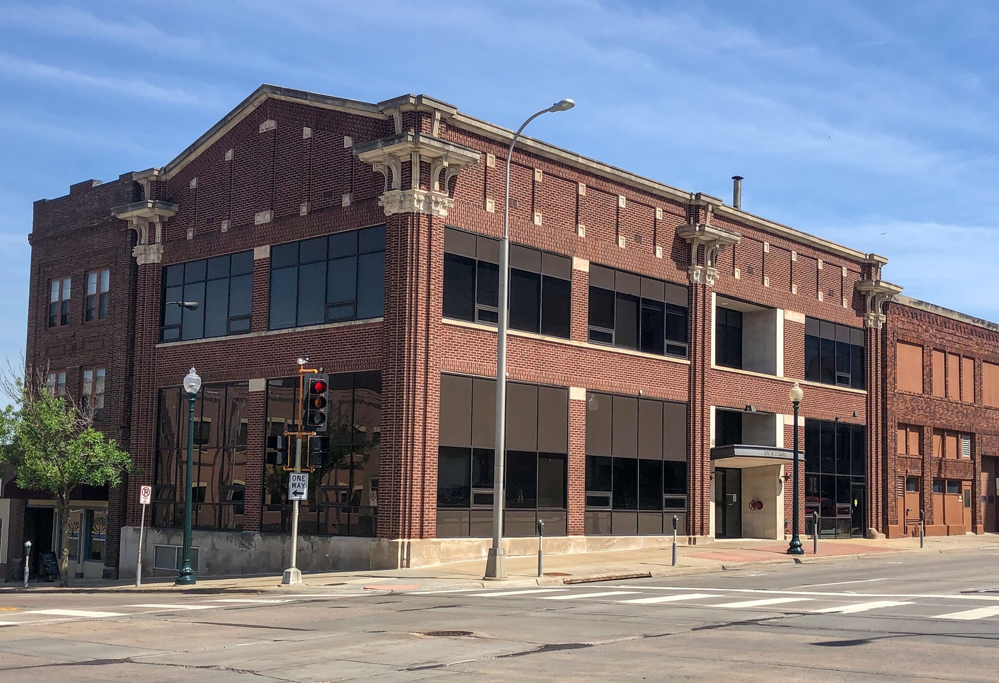 100 S Dakota Ave, Sioux Falls, SD for lease Primary Photo- Image 1 of 7