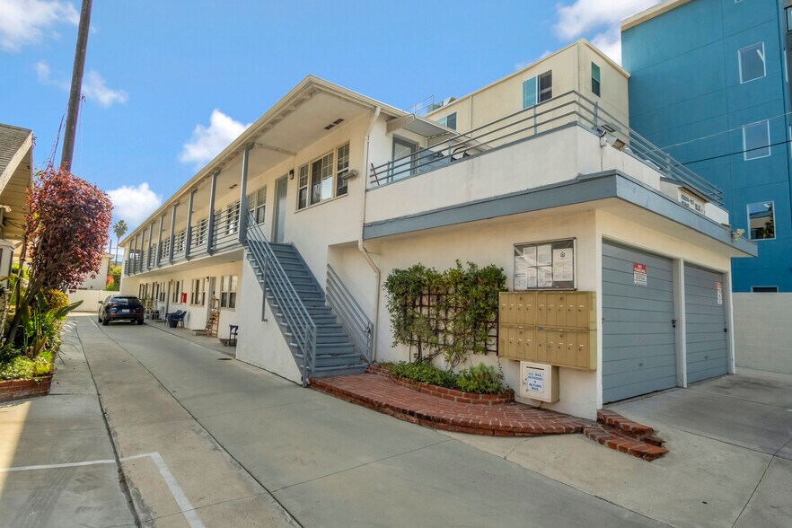 10814-10818 Blix St, West Toluca Lake, CA à vendre - Photo du bâtiment - Image 3 de 20