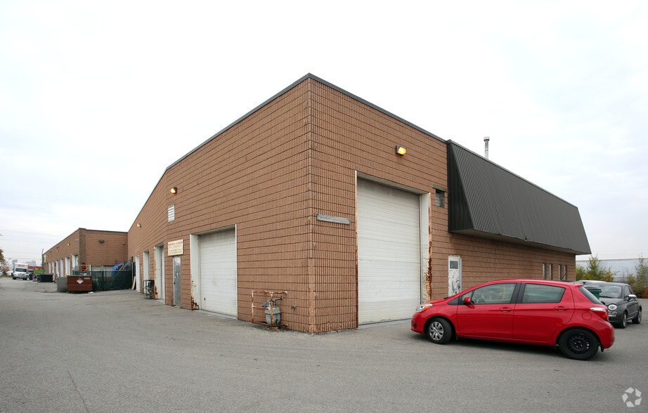 225 Advance Blvd, Brampton, ON for sale - Building Photo - Image 2 of 10