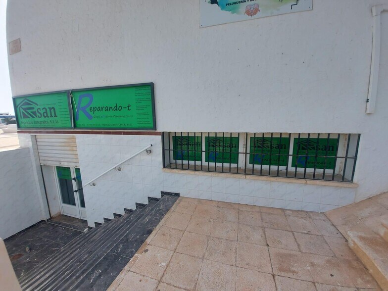 Commerce de détail dans El Ejido, Almería à louer - Photo du bâtiment - Image 3 de 12