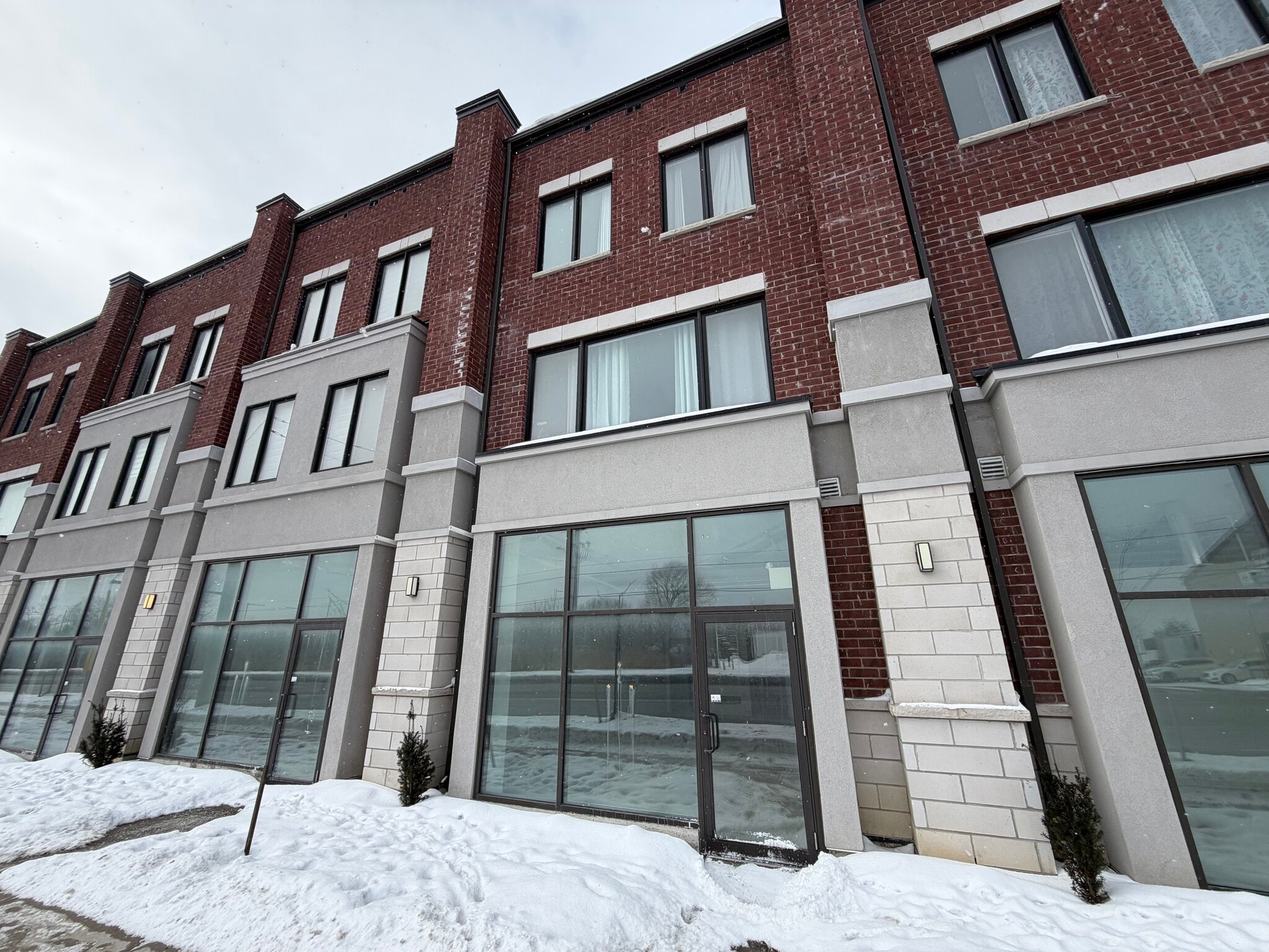 200 Dissette St, Bradford West Gwillimbury, ON for lease Interior Photo- Image 1 of 14