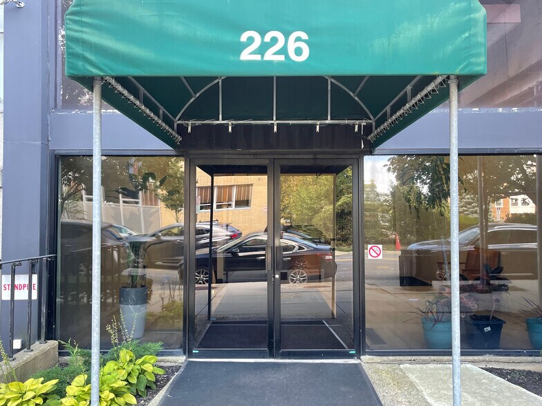 226 Seventh St, Garden City, NY à louer - Photo du bâtiment - Image 3 de 15