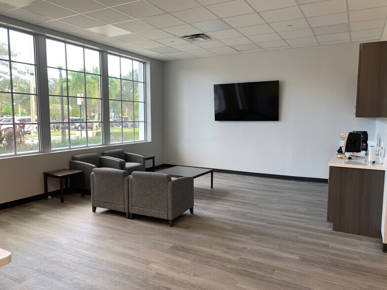 10600-10690 Forest Hill Blvd, Wellington, FL for lease - Lobby - Image 2 of 17