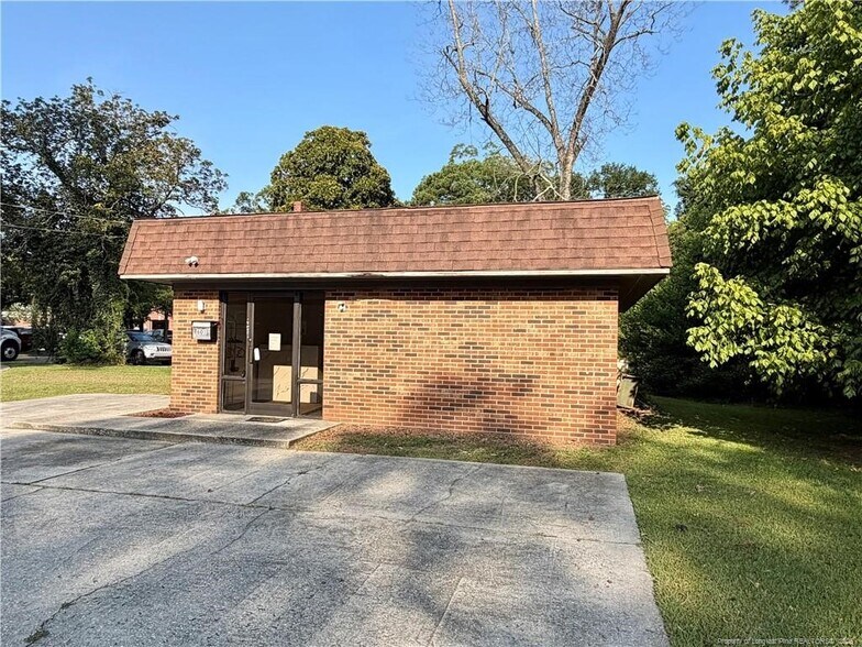 601 E 7th St, Lumberton, NC à vendre - Photo du bâtiment - Image 3 de 4