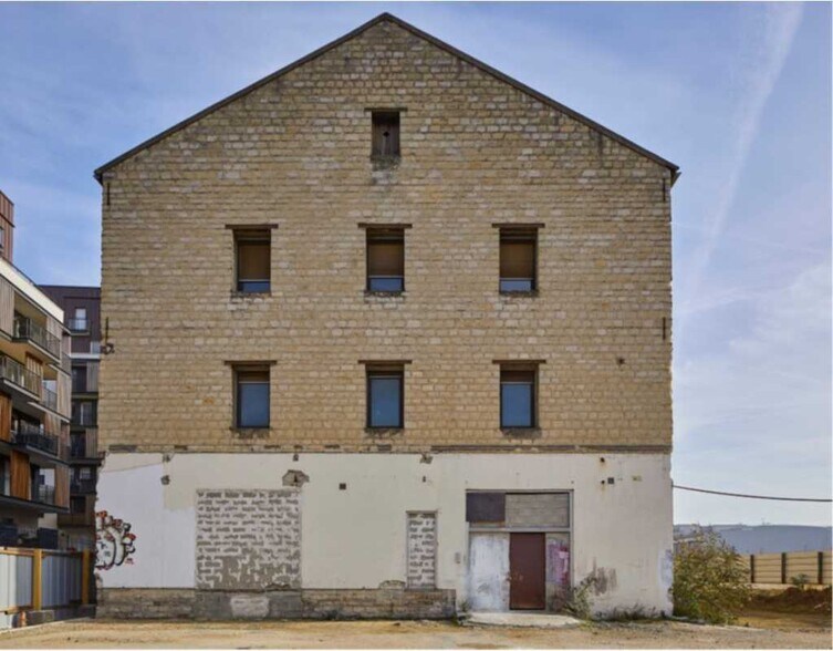Office in Vitry-sur-Seine for sale - Building Photo - Image 2 of 17