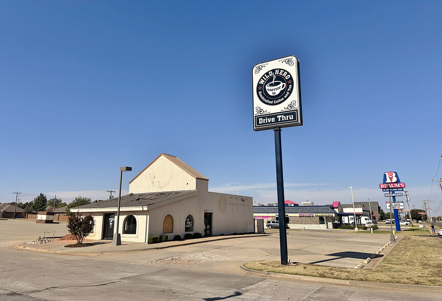 331 N Mustang Rd, Mustang, OK à louer - Photo du bâtiment - Image 1 de 1