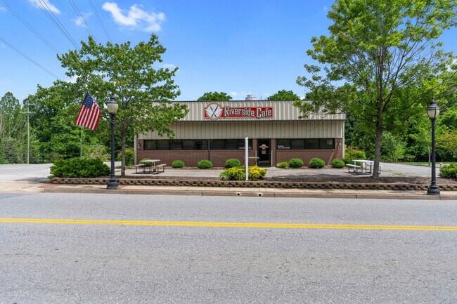 More details for 522 N Main St, Farmville, VA - Retail for Sale