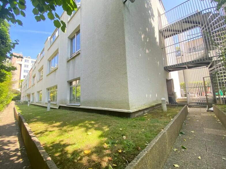 Office in Boulogne-Billancourt for sale - Building Photo - Image 2 of 11