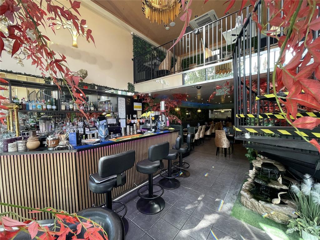 107 Hamlet Court Rd, Westcliff On Sea for lease Interior Photo- Image 1 of 12