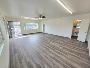 4455 Twain Ave, San Diego, CA à louer Photo intérieure- Image 2 de 3