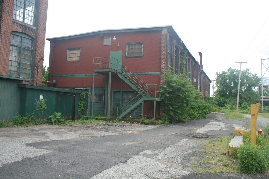 60-A Depot St, Chicopee, MA à vendre - Photo du bâtiment - Image 1 de 1