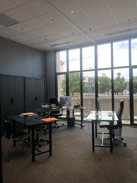 Office in Lyon for lease - Interior Photo - Image 3 of 5