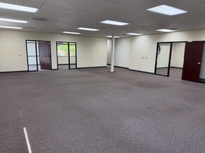7117 SW Beveland Rd, Tigard, OR for lease Interior Photo- Image 1 of 5
