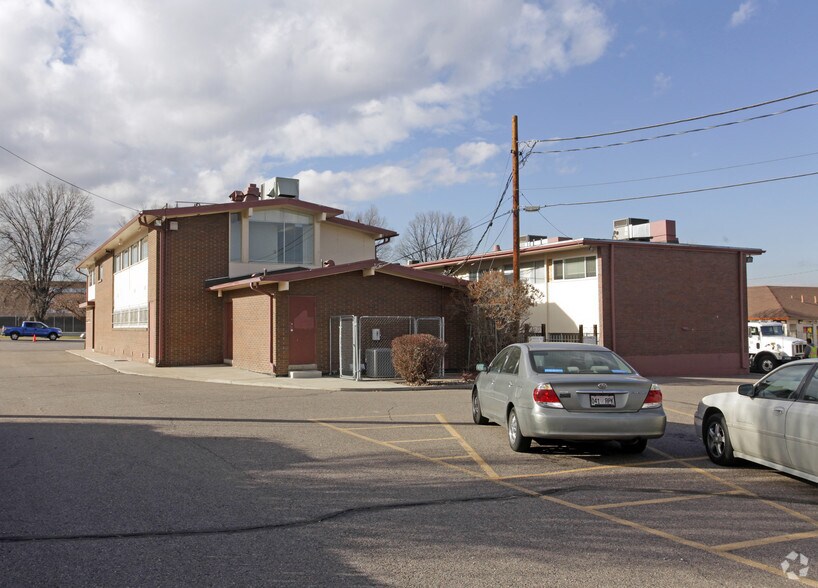 2200-2210 S Federal Blvd, Denver, CO à louer - Photo du bâtiment - Image 2 de 15