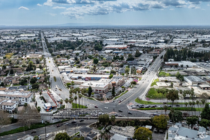 12550-12560 Whittier Blvd, Whittier, CA à louer - Photo du bâtiment - Image 3 de 4