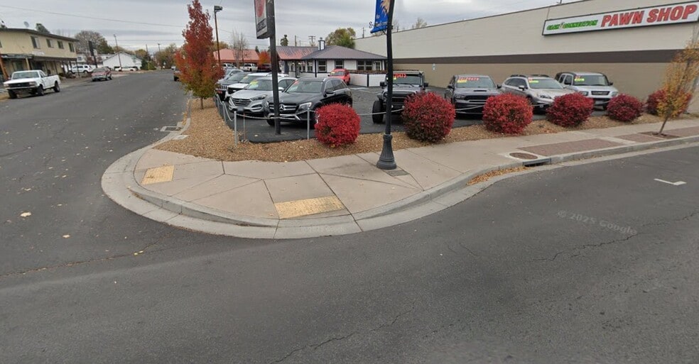 560 NW Birch Ave, Redmond, OR for lease - Building Photo - Image 3 of 4