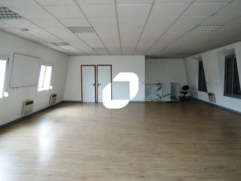 Bureau dans Champs-sur-Marne à louer - Photo intérieure - Image 3 de 3