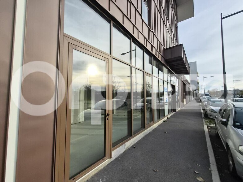 Commerce de détail dans Reims à vendre - Photo du bâtiment - Image 2 de 7