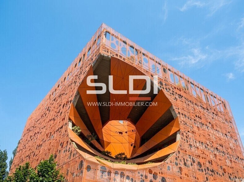 Office in Lyon for lease - Building Photo - Image 2 of 11
