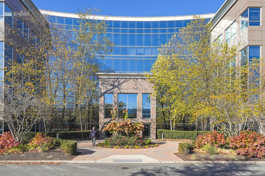 58 S Service Rd, Melville, NY à louer - Photo du bâtiment - Image 2 de 21