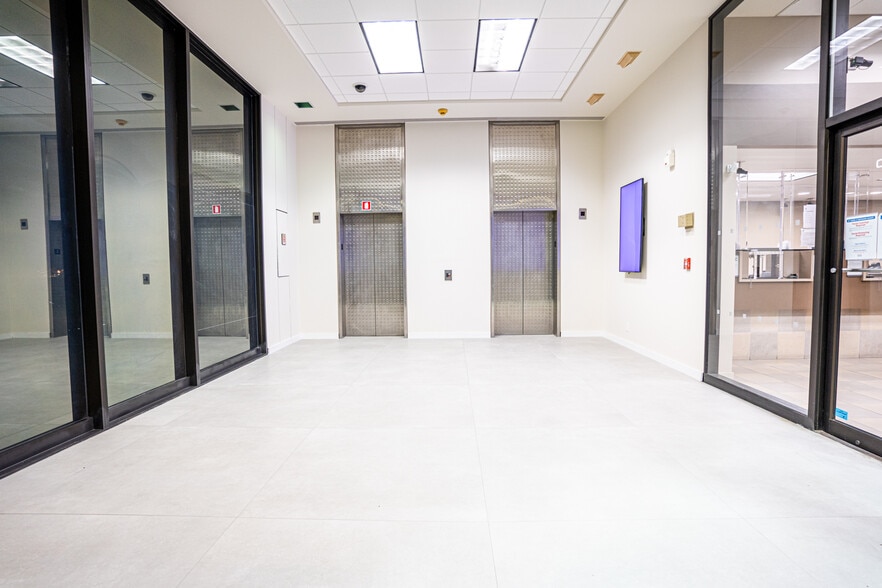 3201 N Federal Hwy, Oakland Park, FL for lease - Building Photo - Image 3 of 4