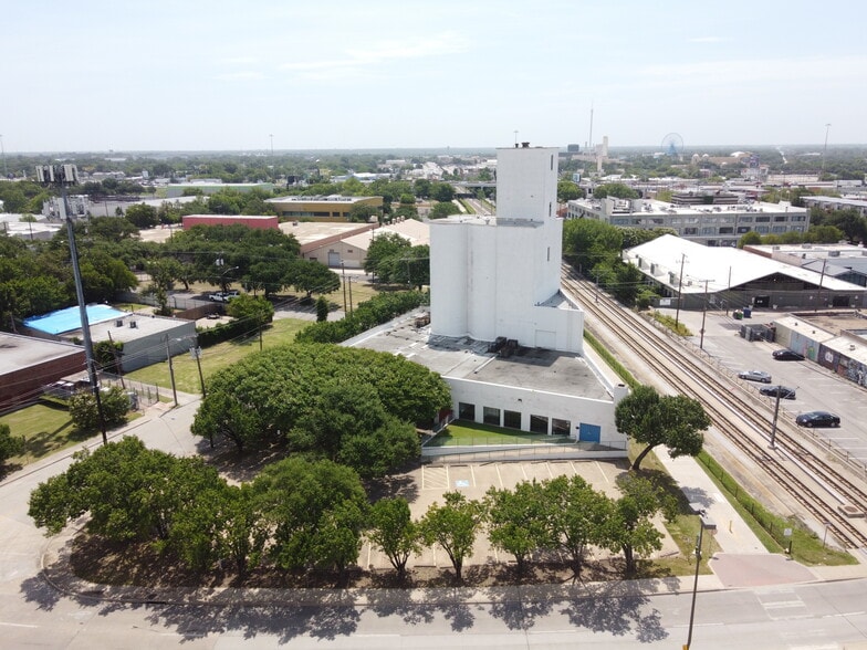 3800 Main St, Dallas, TX for lease - Building Photo - Image 2 of 13
