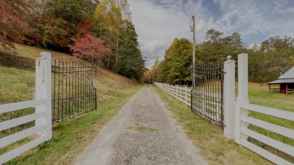 1204 S New Era Rd, Sevierville, TN for sale - Primary Photo - Image 1 of 28