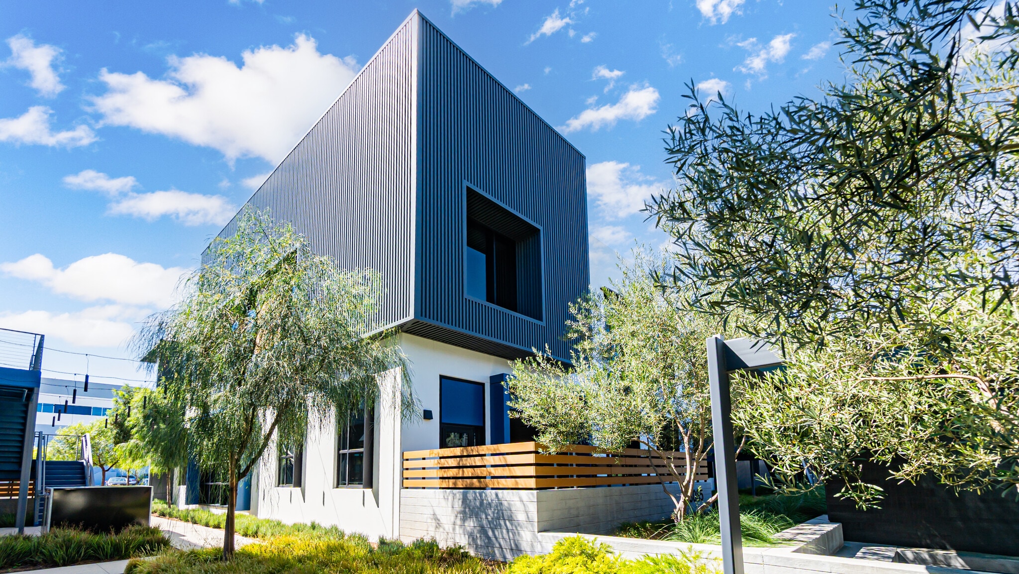 3081-3085 N Hollywood Way, Burbank, CA for lease Primary Photo- Image 1 of 40