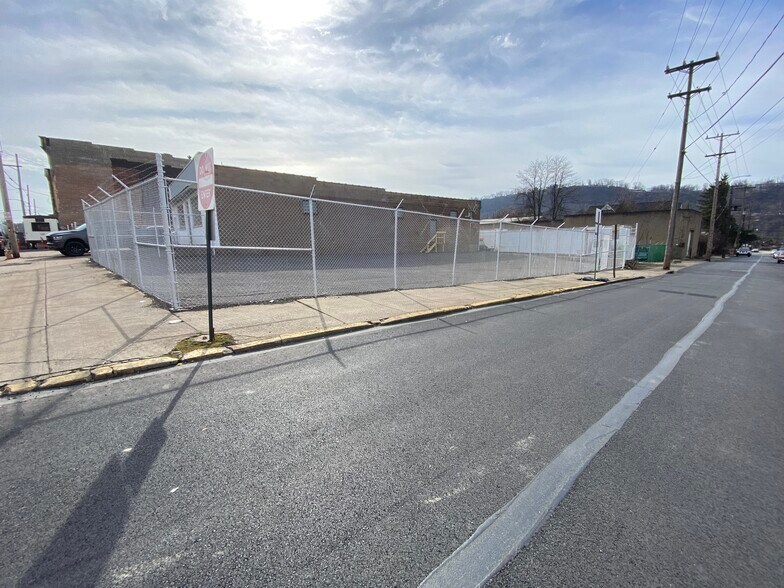 200 Braddock Ave, Braddock, PA à louer - Photo du bâtiment - Image 2 de 2