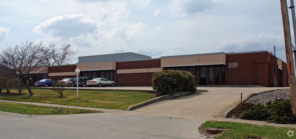 50 Baker Blvd, Fairlawn, OH à vendre - Photo du bâtiment - Image 2 de 23