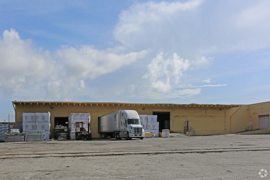 7600-7660 NW 69th Ave, Medley, FL for lease - Building Photo - Image 2 of 5