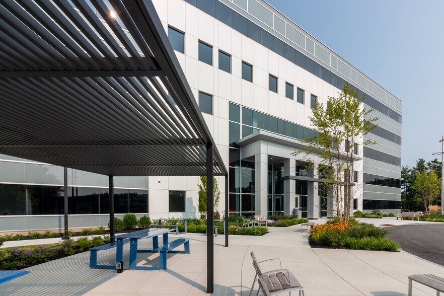 111 Speen St, Framingham, MA à louer - Photo du bâtiment - Image 2 de 9