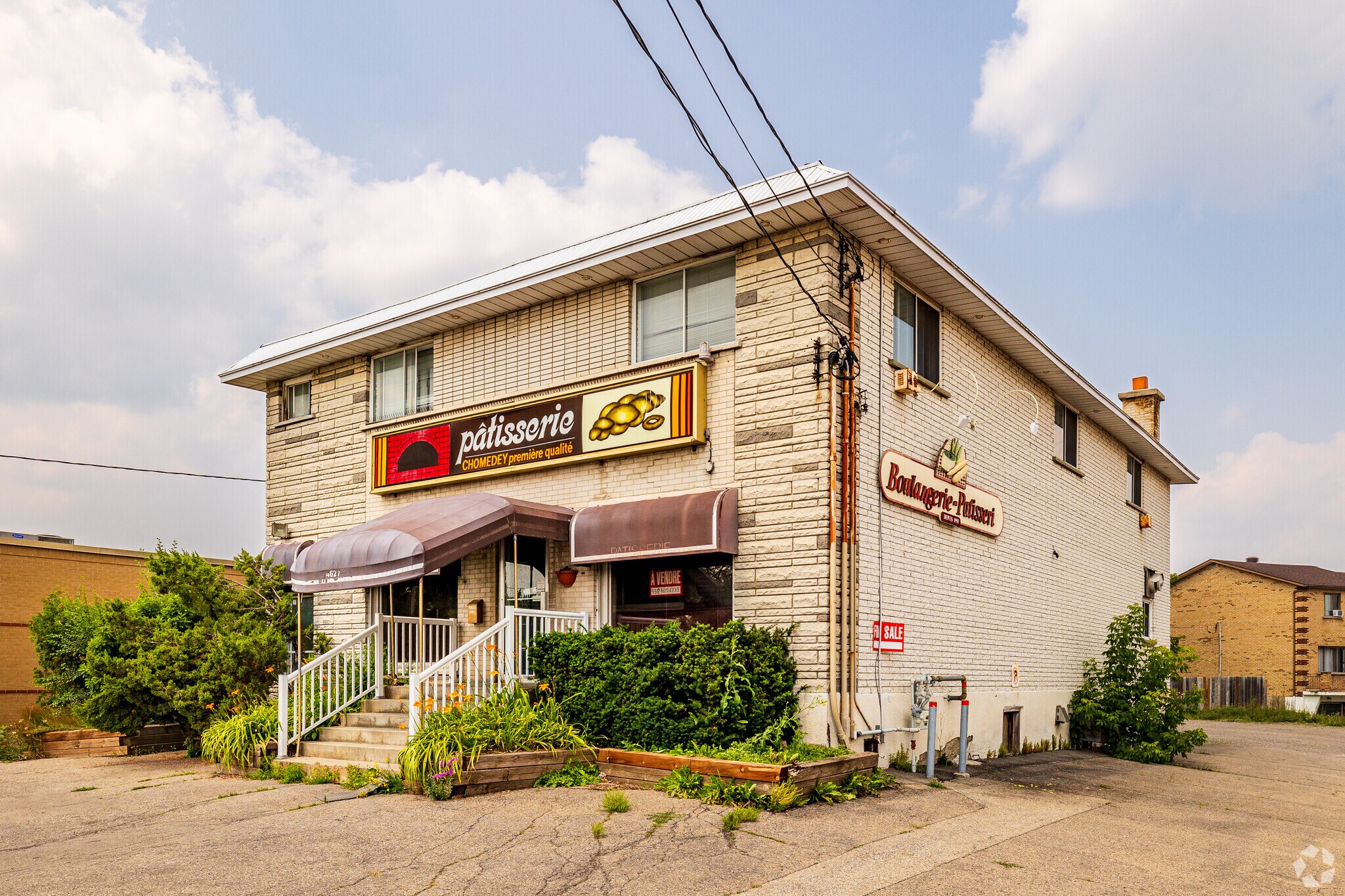 4627-4629 Boul Samson, Laval, QC for sale Primary Photo- Image 1 of 1